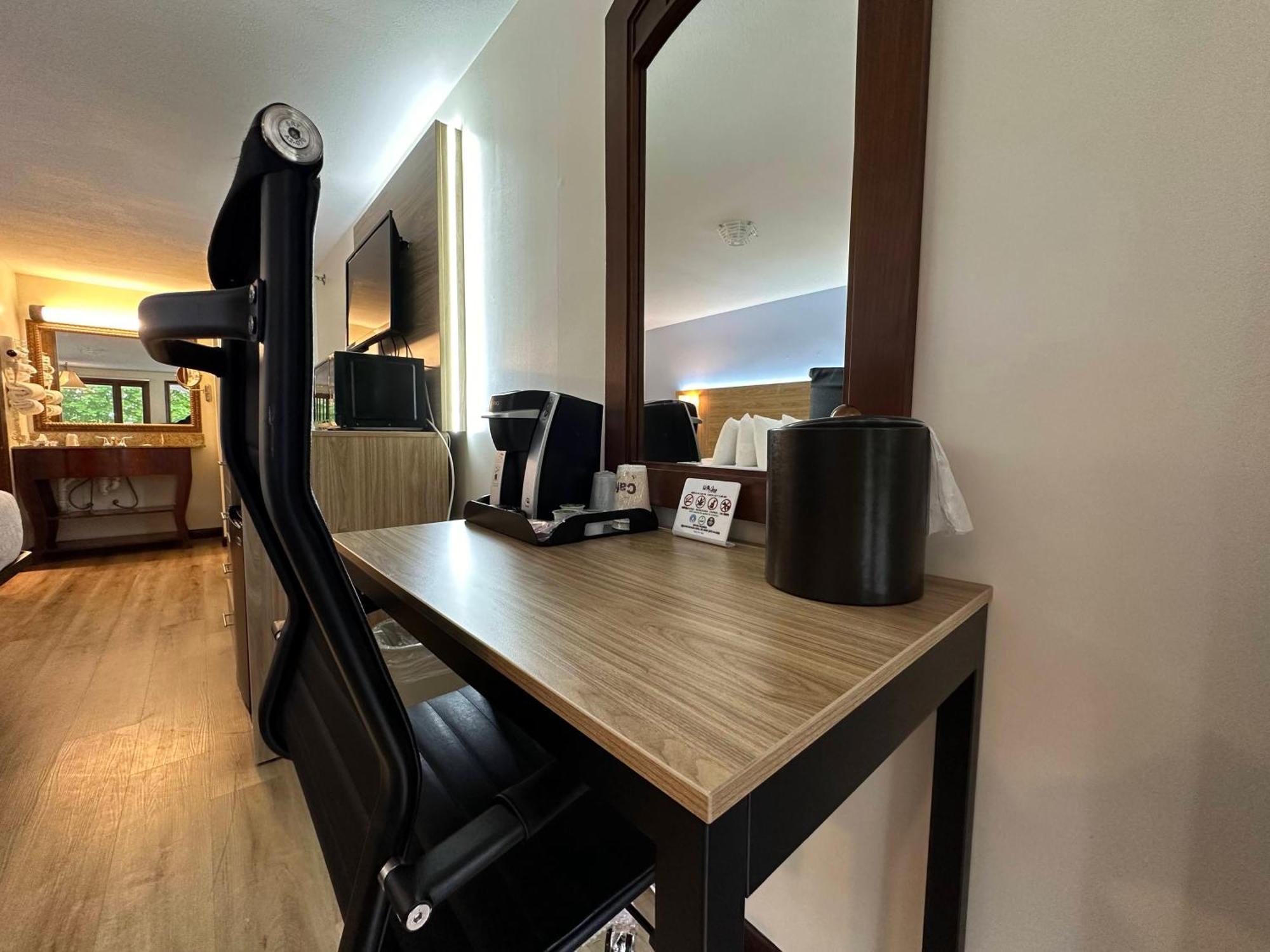 USA Inn Wells Bagian luar foto
