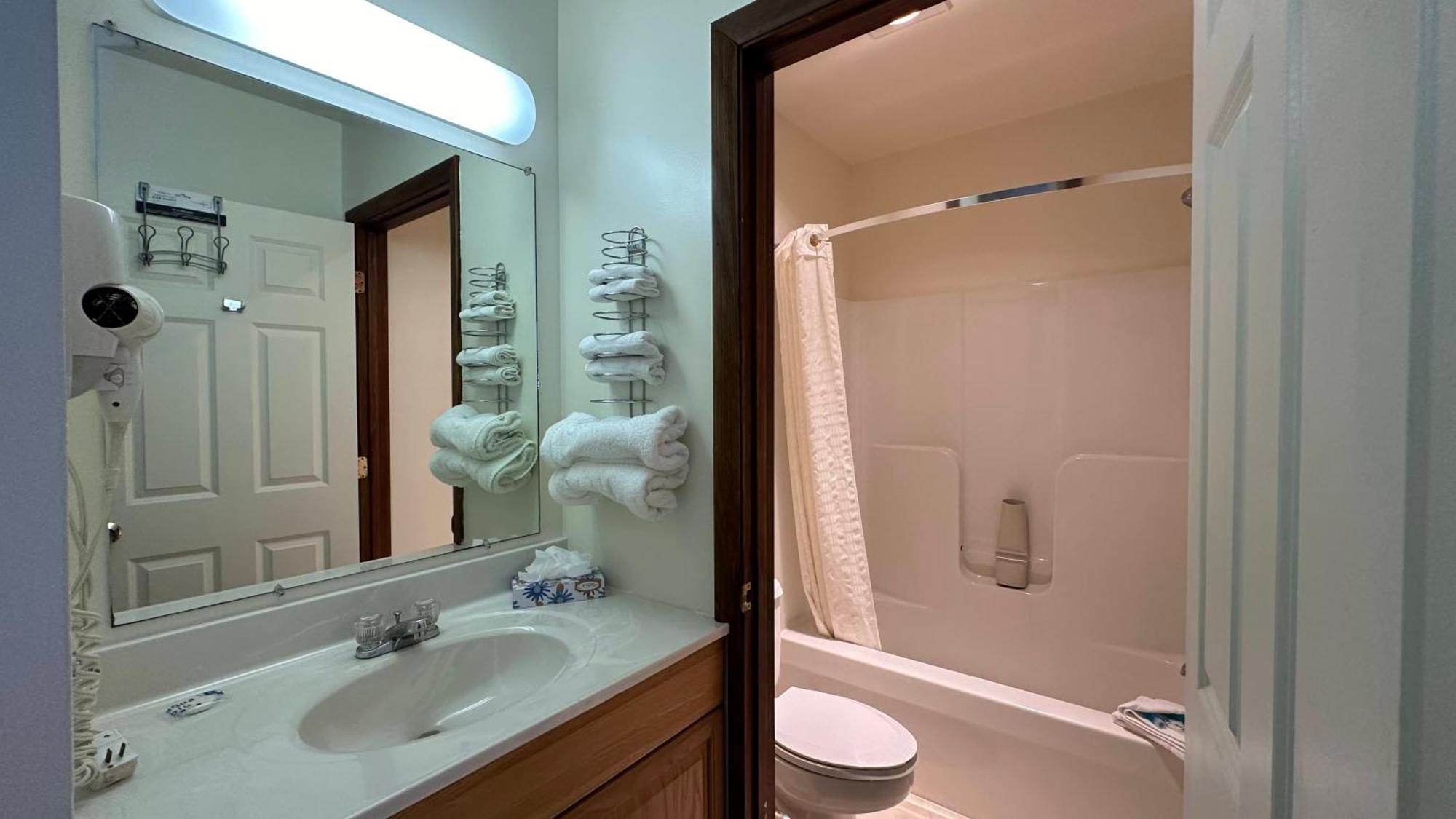 USA Inn Wells Bagian luar foto