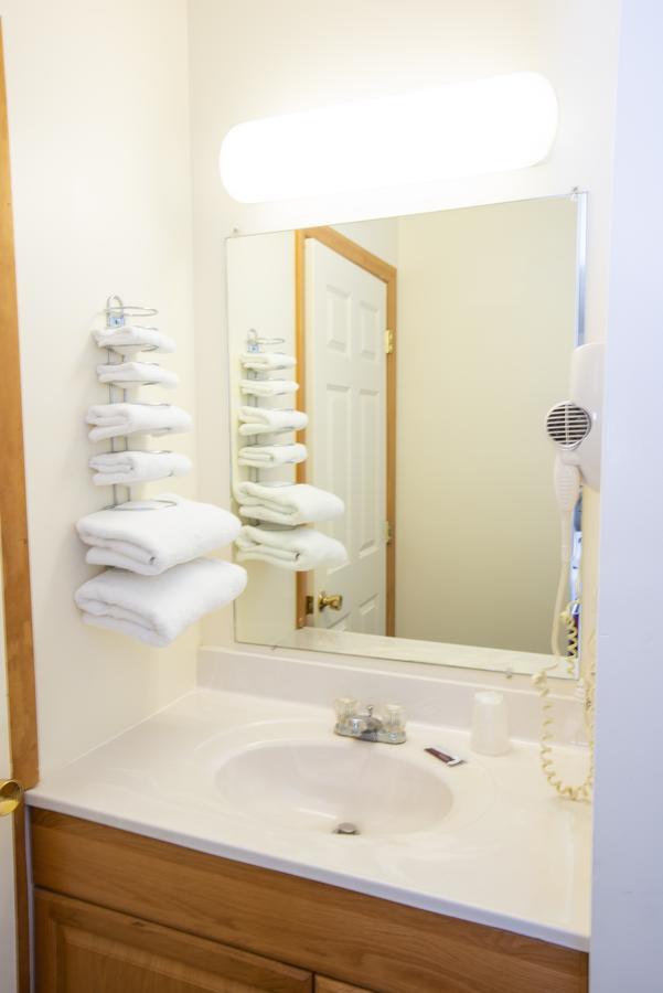 USA Inn Wells Bagian luar foto